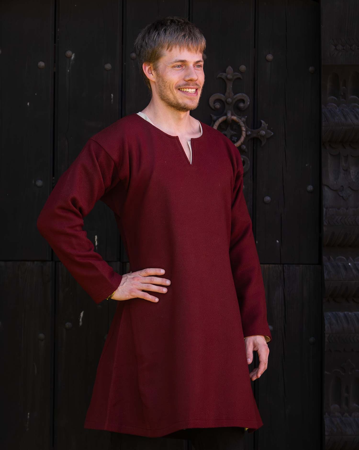 Modellen er 175 cm høy, har brystmål på 96 cm og bruker størrelse S.