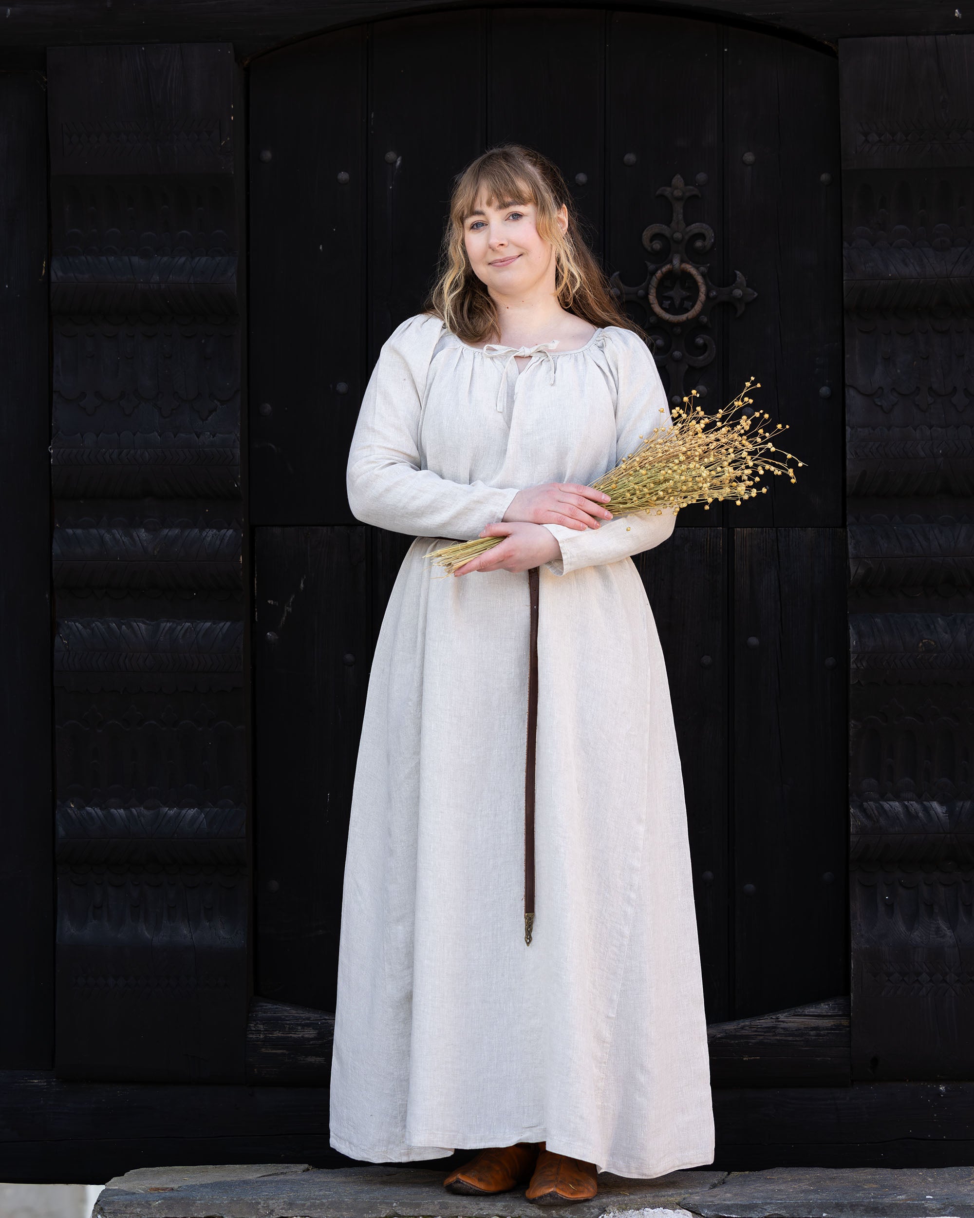 Emma er 164 cm høy, brystomkrets 95 cm og har på seg S
