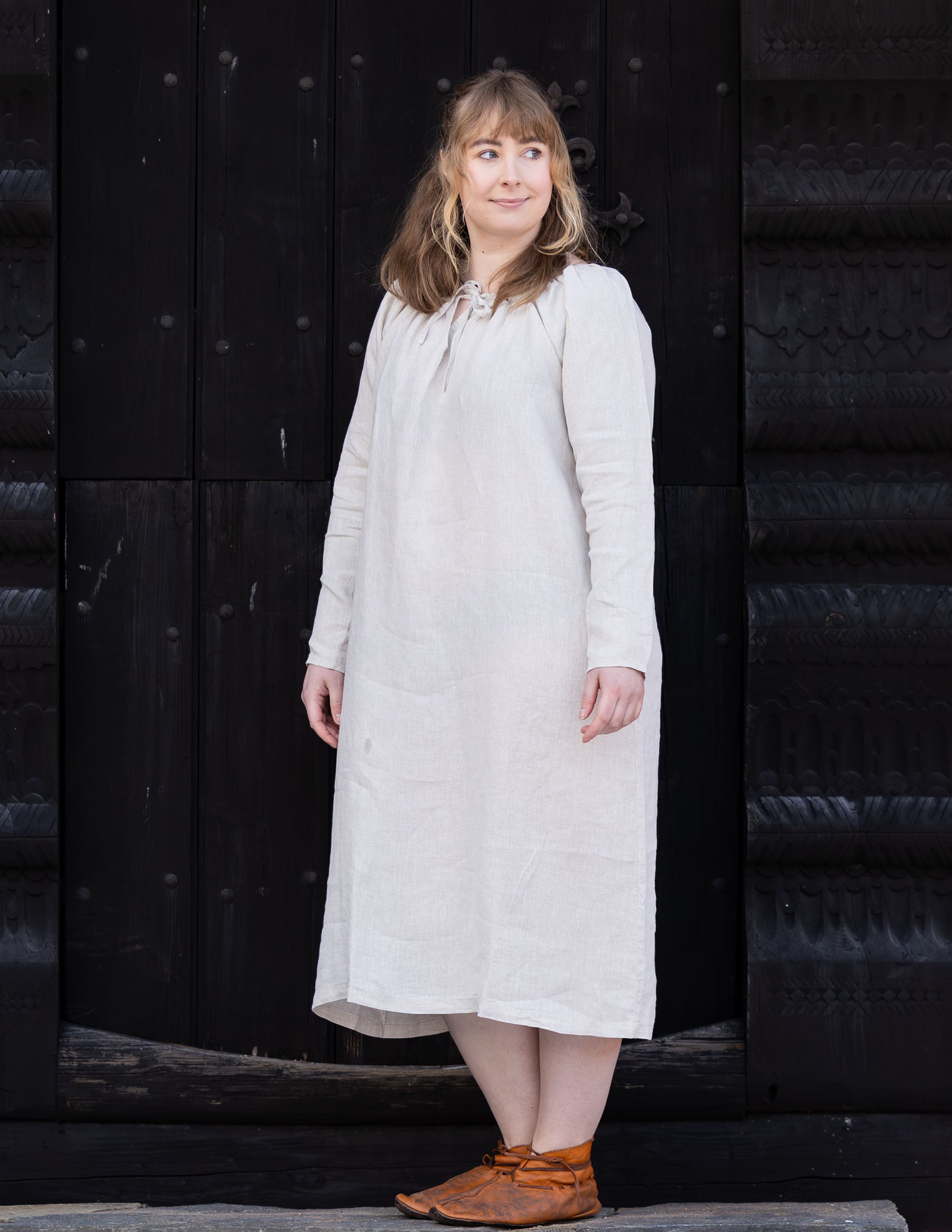 Emma er 164 cm høy, brystomkrets 95 cm og har på seg S Kort