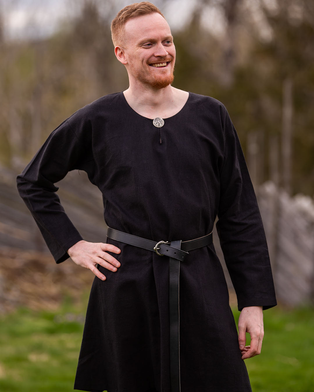 Alexander er 189 cm, har brystomkrets 98 cm og har på seg størrelse M.