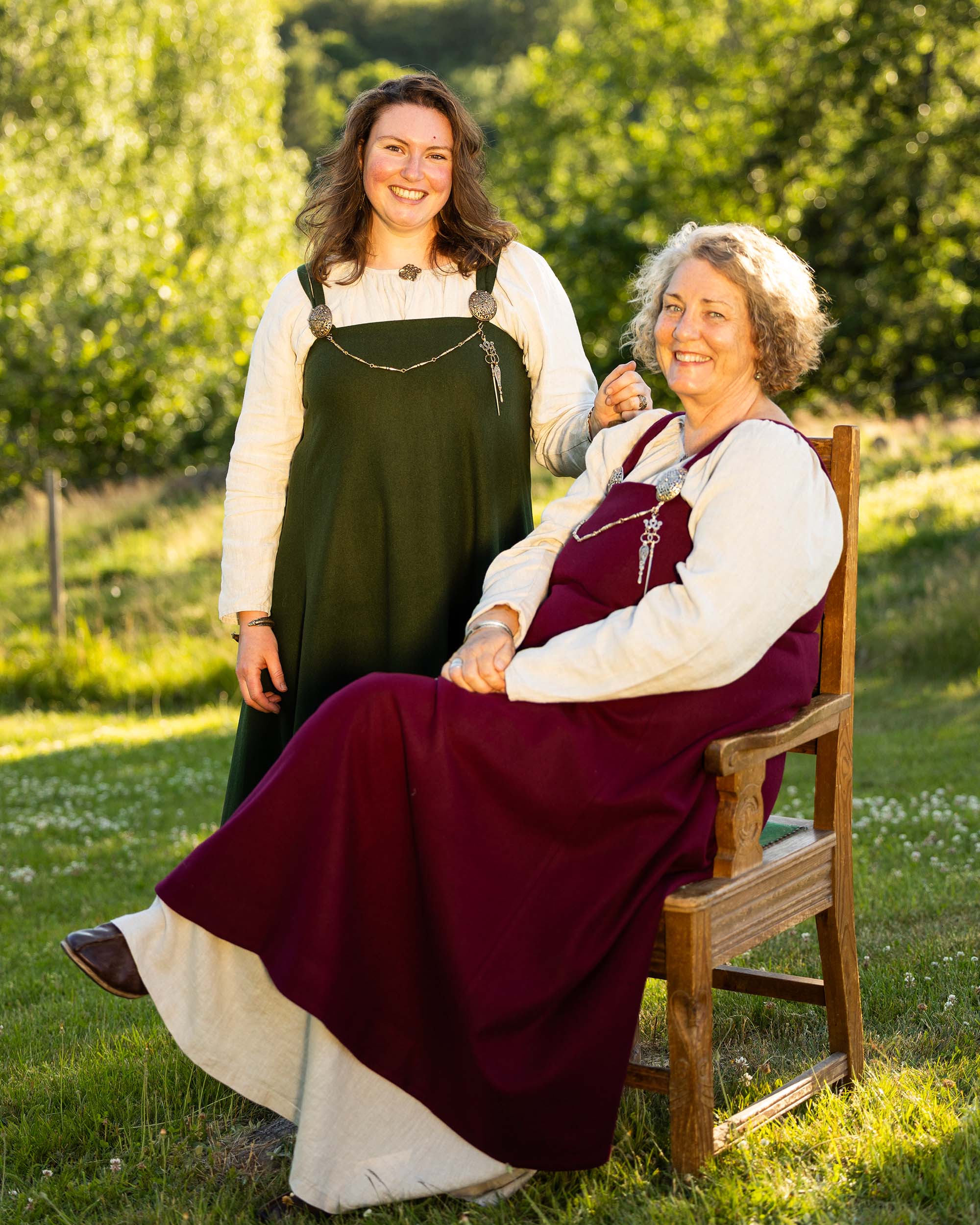 Modellen på bildet er 174 cm høy, har brystmål på 120 cm og bruker størrelse XXL.