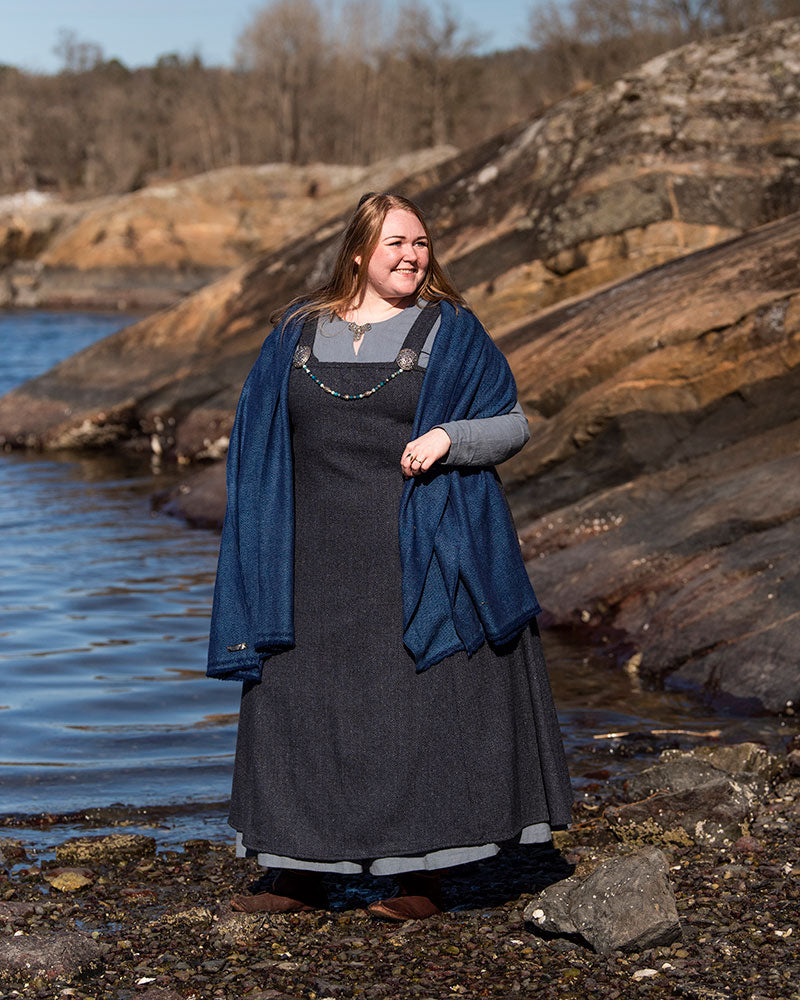 Modellen er 174 cm høy, har på seg størrelse XXL og har brystmål 129 cm.